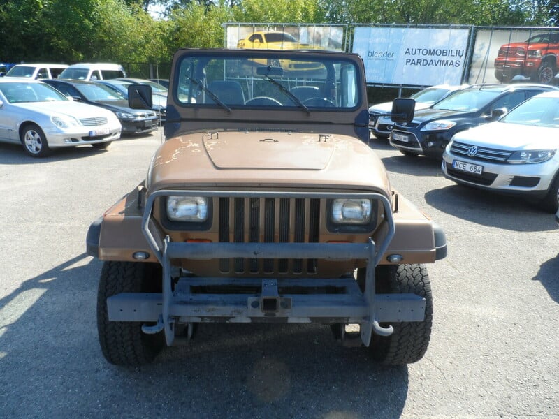 Jeep Wrangler 1987 y Off-road / Crossover