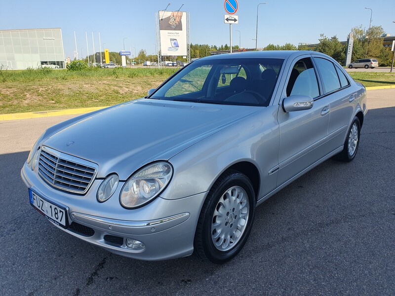 Mercedes-Benz E 220 2003 г Седан