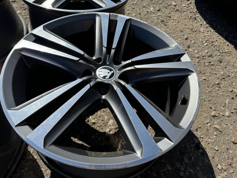 Photo 3 - Skoda Siunciam, 8J ET50 light alloy R19 rims