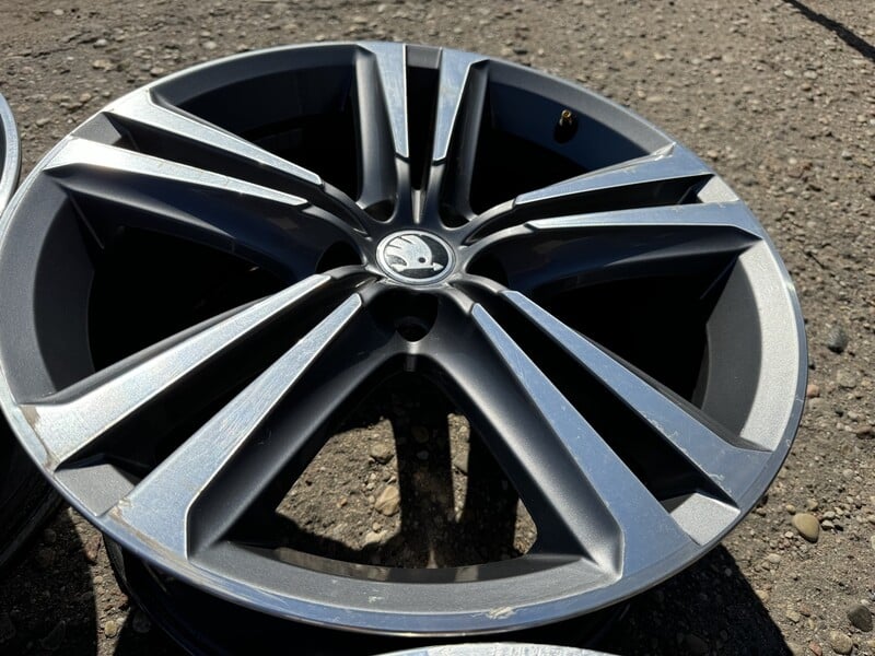 Photo 4 - Skoda Siunciam, 8J ET50 light alloy R19 rims