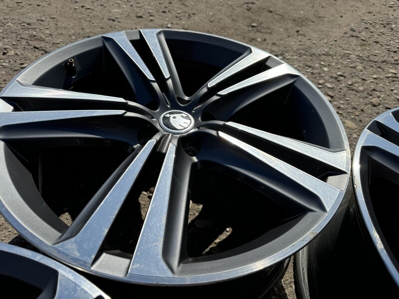 Photo 5 - Skoda Siunciam, 8J ET50 light alloy R19 rims