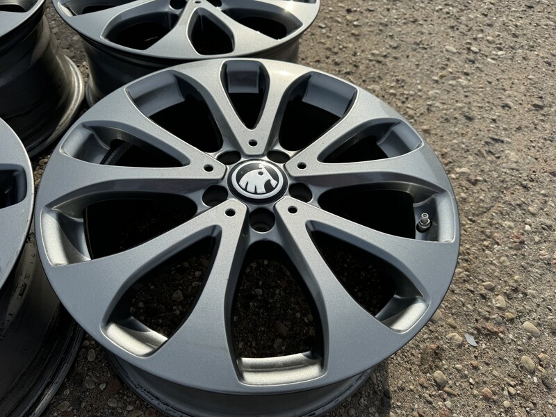 Photo 3 - Skoda Siunciam, 8J ET38 light alloy R18 rims