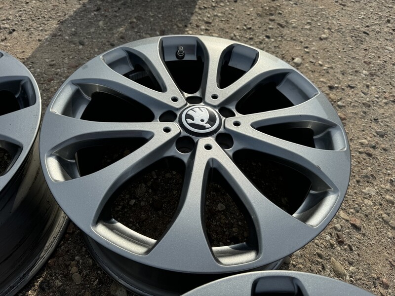 Photo 4 - Skoda Siunciam, 8J ET38 light alloy R18 rims