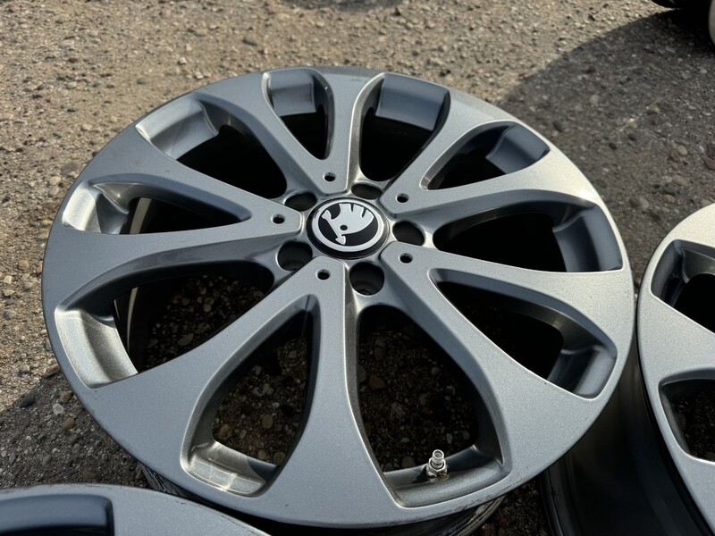 Photo 5 - Skoda Siunciam, 8J ET38 light alloy R18 rims