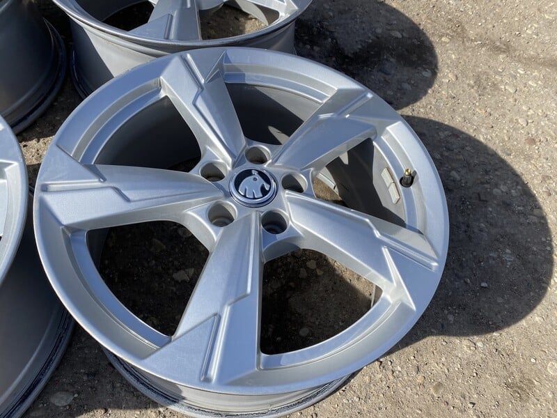 Photo 3 - Skoda Siunciam, 8J ET39 light alloy R18 rims