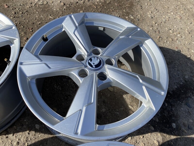 Photo 4 - Skoda Siunciam, 8J ET39 light alloy R18 rims