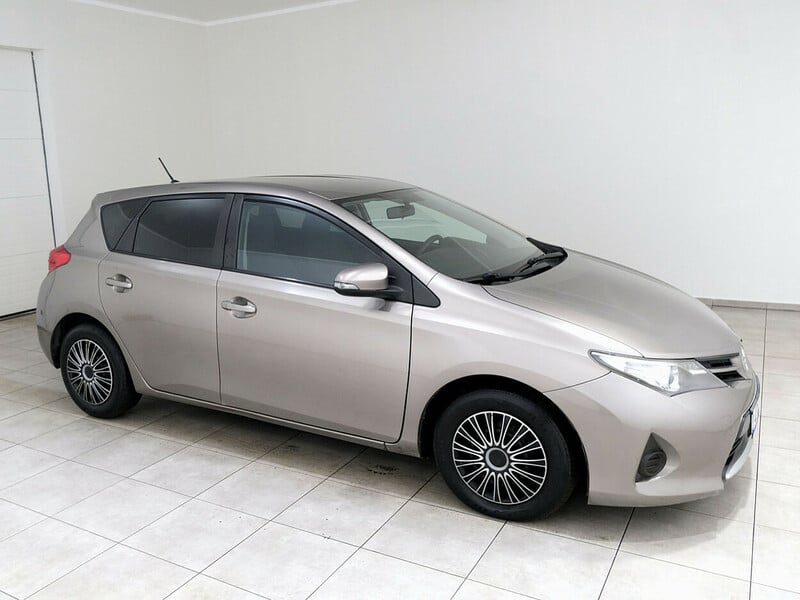 Toyota Auris D-4D 2013 m