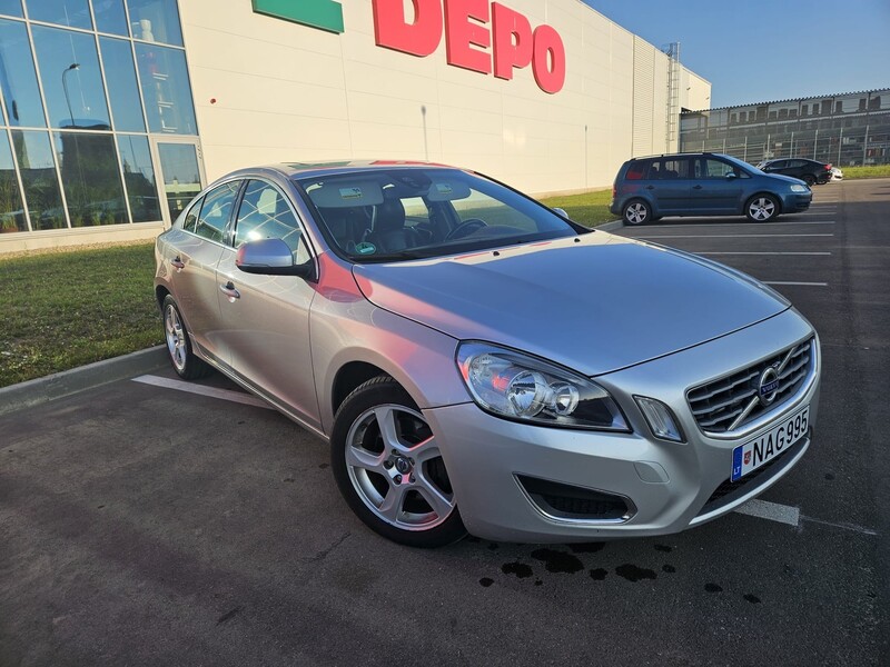 Volvo S60 2012 г Седан