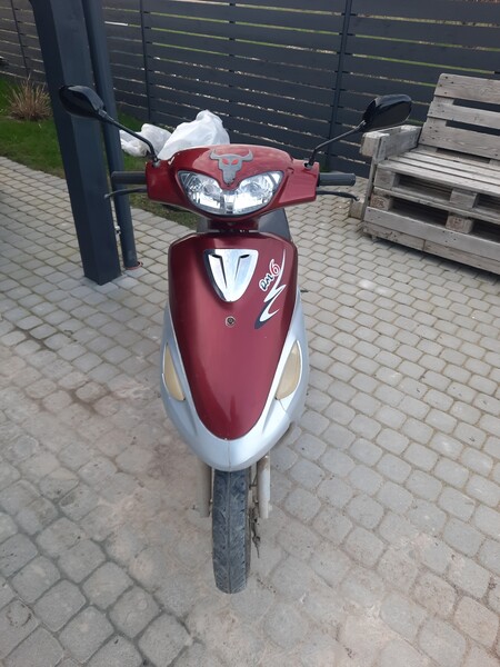 2010 y Scooter / moped