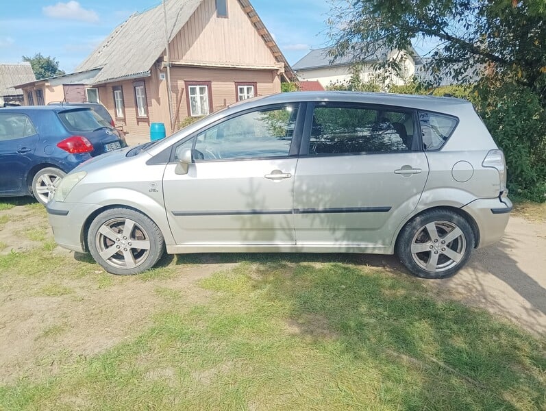 Photo 2 - Toyota Corolla Verso 2006 y parts