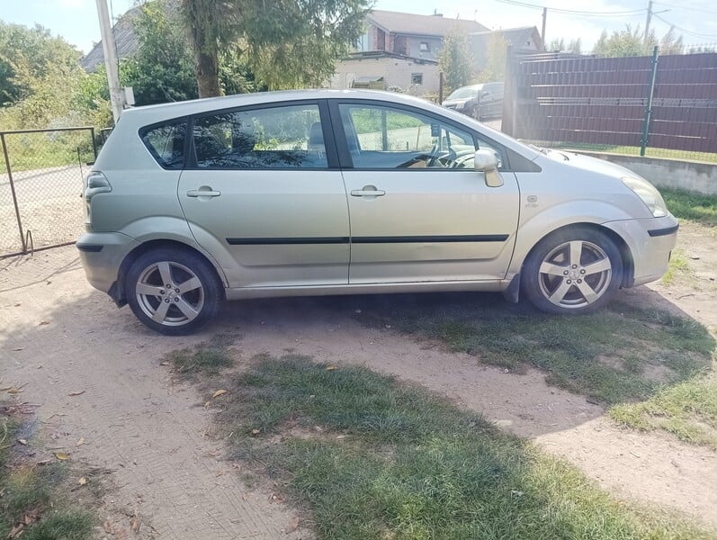 Photo 3 - Toyota Corolla Verso 2006 y parts