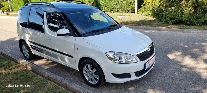 Skoda Roomster 2012 y Hatchback