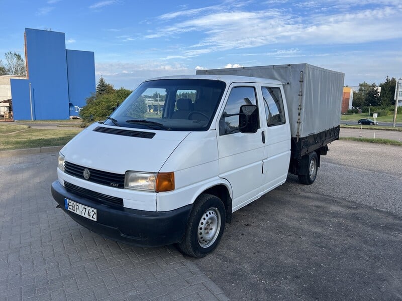 Volkswagen Transporter 2001 y Commercial auto (with box)