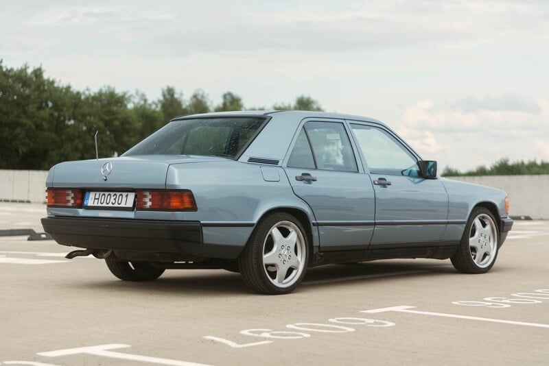 Фотография 7 - Mercedes-Benz 190 1985 г Седан