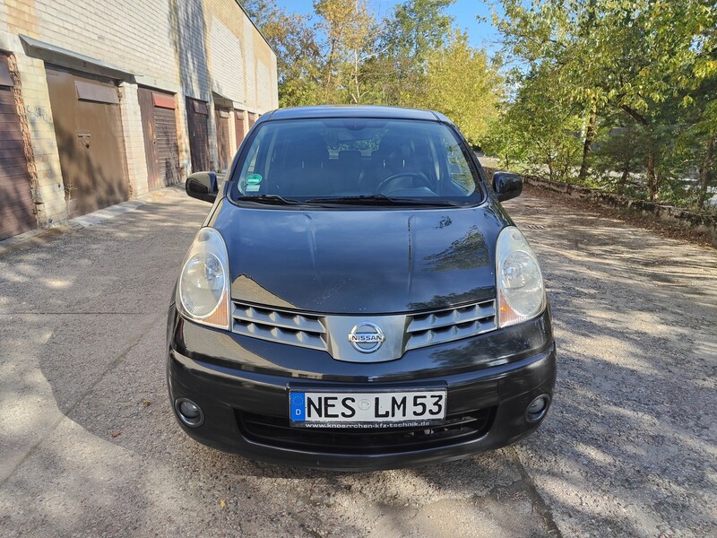 Nissan Note 2009 y Hatchback