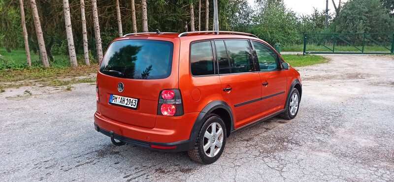 Фотография 6 - Volkswagen Cross Touran TDI 2007 г