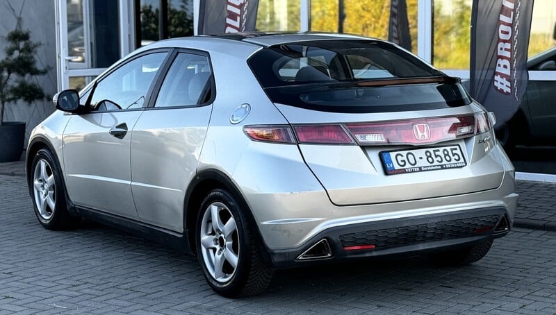 Фотография 10 - Honda Civic 2007 г Хэтчбек