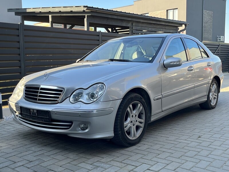 Mercedes-Benz C 240 W203 2005 y