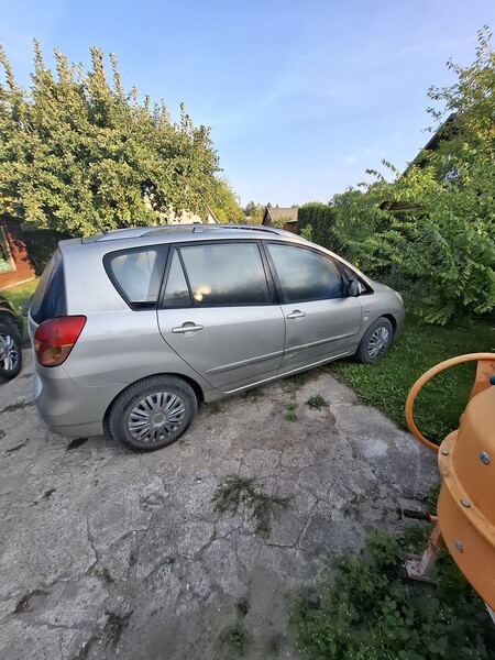 Toyota Corolla Verso 2003 г Универсал