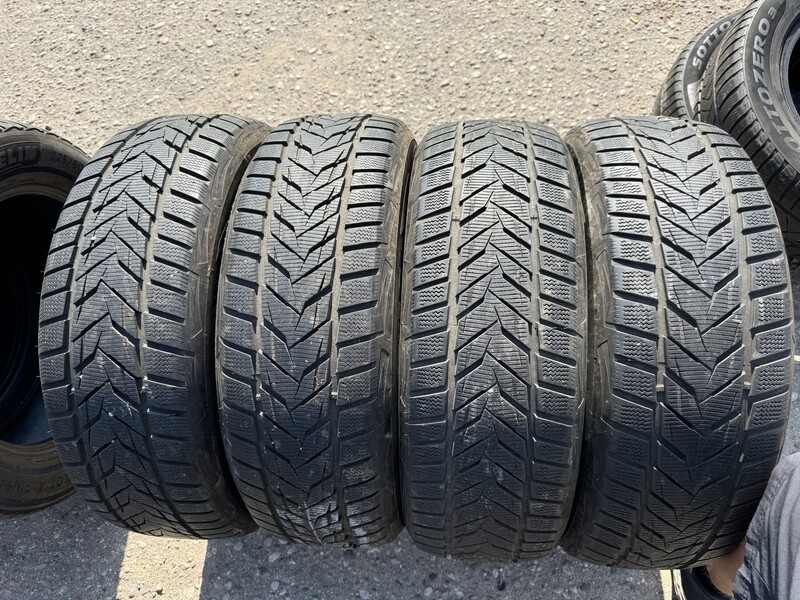 Vredestein Siunciam, 7-8mm R17 winter tyres passanger car