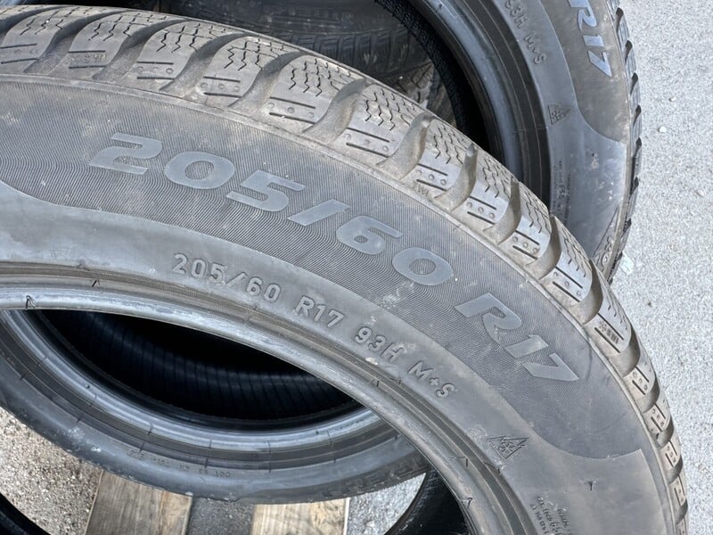 Фотография 8 - Pirelli Siunciam, 6-7mm R17 зимние шины для автомобилей