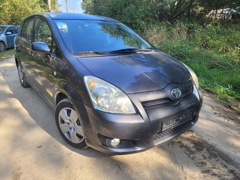 Toyota Corolla Verso 2008 г запчясти