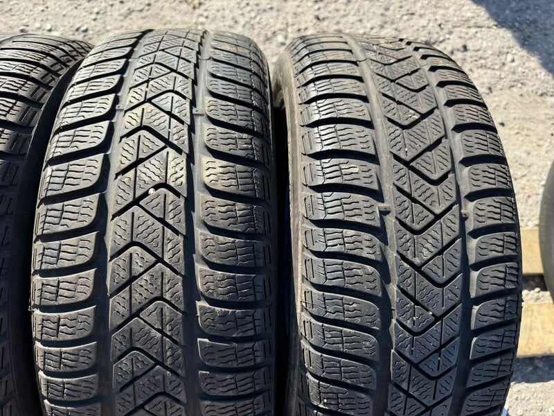 Photo 2 - Pirelli Siunciam, 4+6mm 2020 R16 winter tyres passanger car