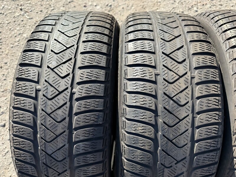 Photo 3 - Pirelli Siunciam, 4+6mm 2020 R16 winter tyres passanger car