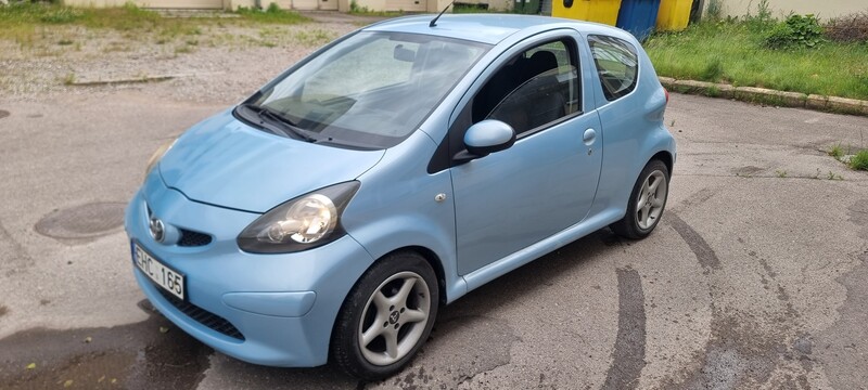 Фотография 2 - Toyota Aygo 2007 г Хэтчбек