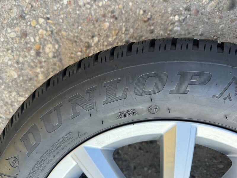 Photo 6 - Dunlop Siunciam, 6mm 2020 R16 winter tyres passanger car