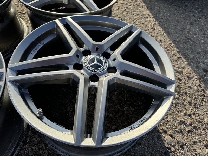 Photo 3 - Mercedes-Benz Siunciam, 8J ET48 light alloy R18 rims