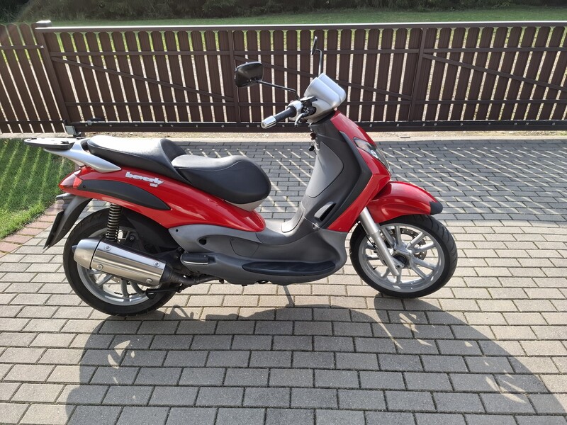 Piaggio Beverly 2002 y Scooter / moped