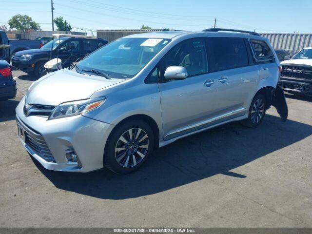 Photo 2 - Toyota Sienna 2019 y Minibus