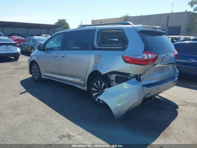 Photo 3 - Toyota Sienna 2019 y Minibus