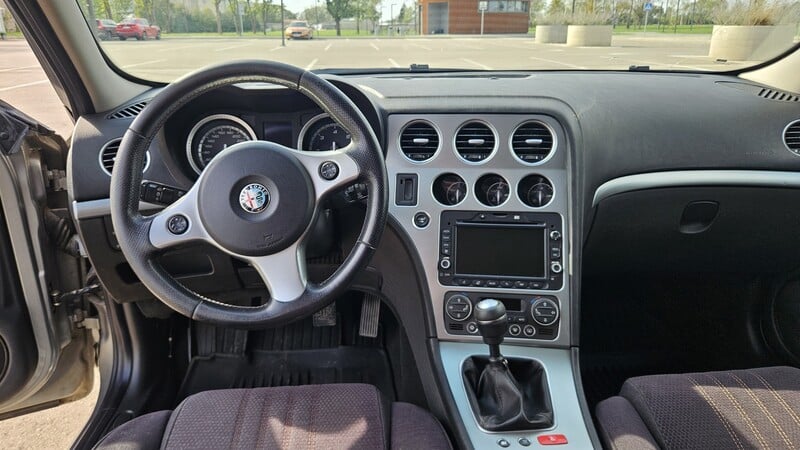 Photo 13 - Alfa Romeo 159 JTDM Distinctive 2010 y