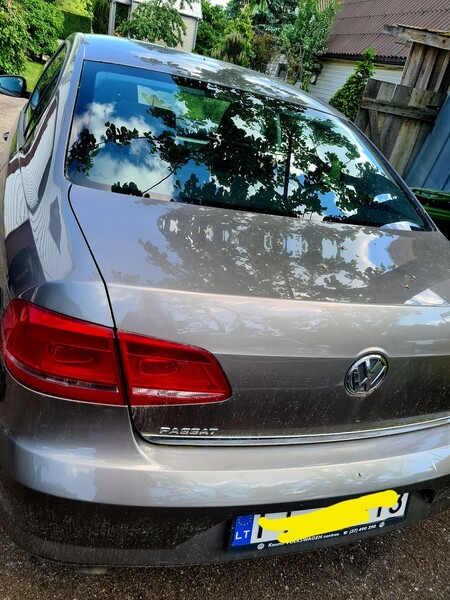 Volkswagen Passat B7 2011 y