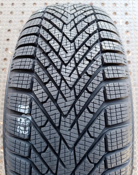 Pirelli Cinturato Winter 2 R16 зимние шины для автомобилей