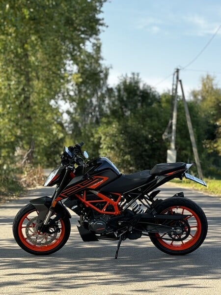 Фотография 6 - KTM Duke 2022 г Классический / Streetbike мотоцикл