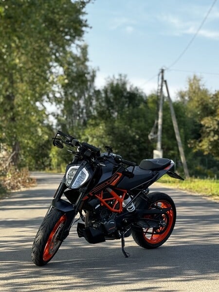 Фотография 7 - KTM Duke 2022 г Классический / Streetbike мотоцикл