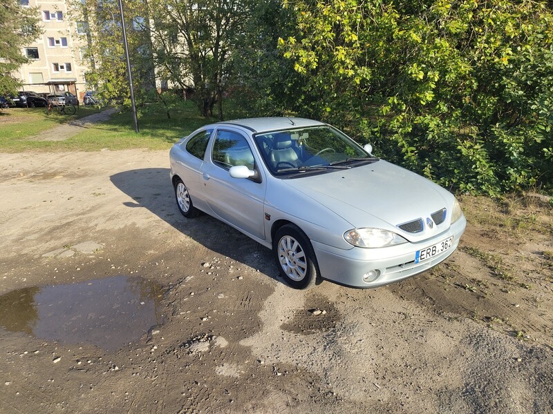 Renault Megane 2001 г Купе