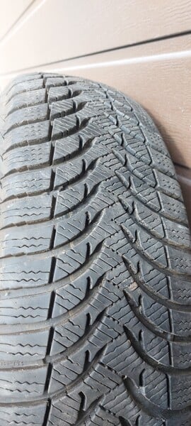 Фотография 3 - Goodyear R15 зимние шины для автомобилей