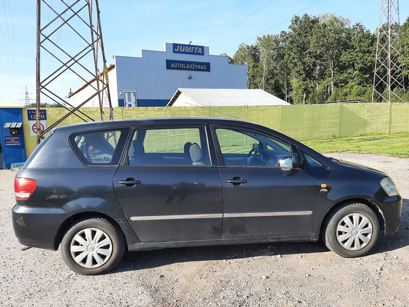 Toyota Avensis Verso 2003 m dalys