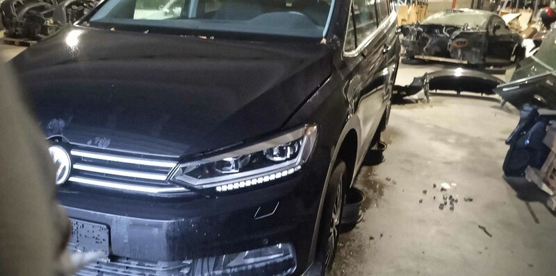 Volkswagen Touran 2016 m dalys