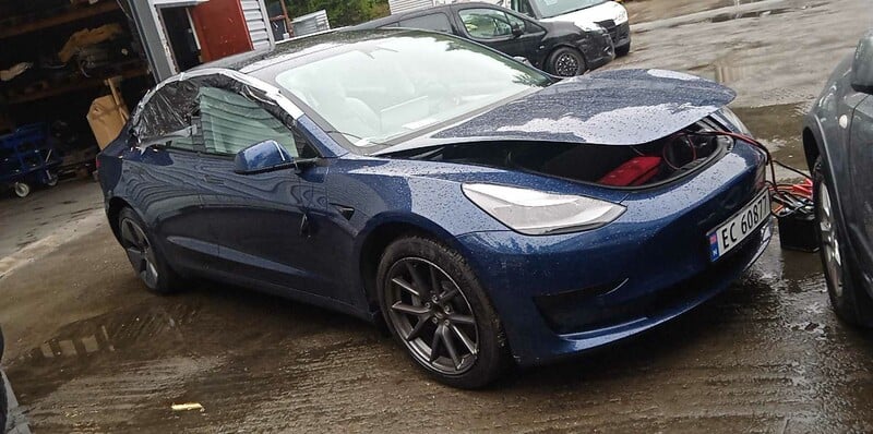 Photo 2 - Tesla Model 3 2020 y parts