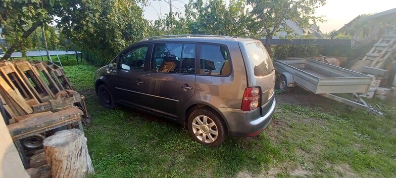 Volkswagen Touran 2008 m dalys