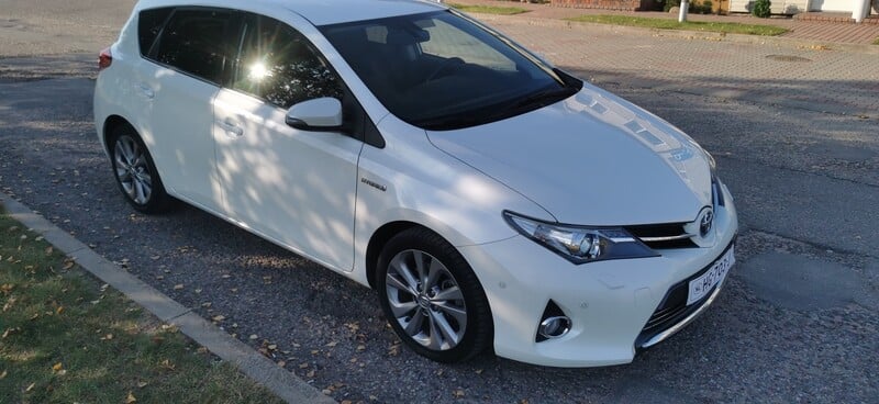 Photo 2 - Toyota Auris 2013 y Hatchback