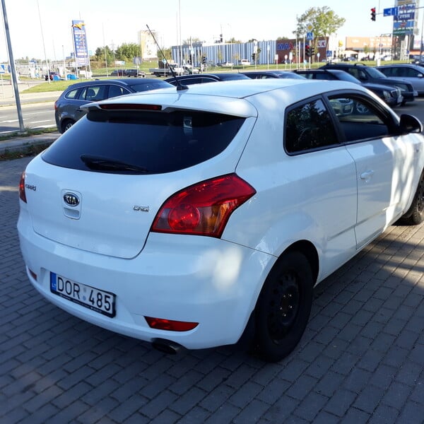 Kia Cee'd 2009 г Купе