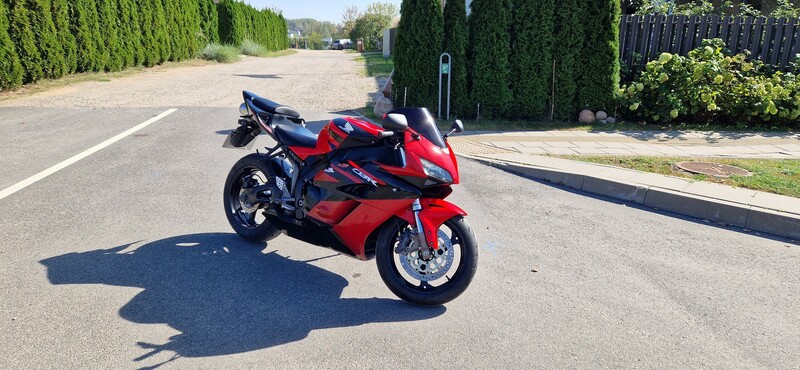 Honda CBR1000RR 2004 m Sportinis / Superbike motociklas