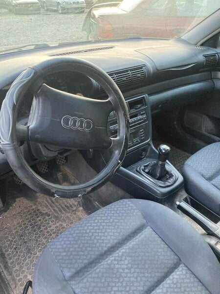 Photo 3 - Audi A4 1995 y parts