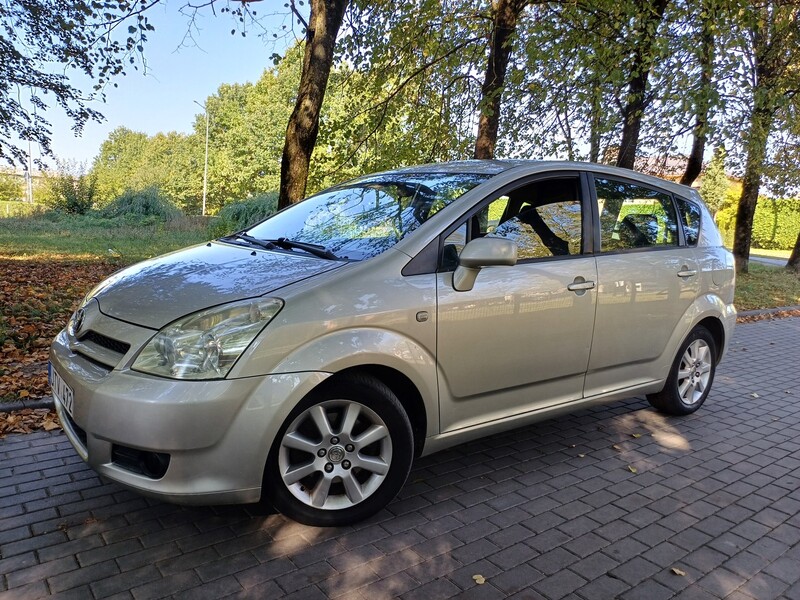 Toyota Corolla Verso 2005 г Минивэн